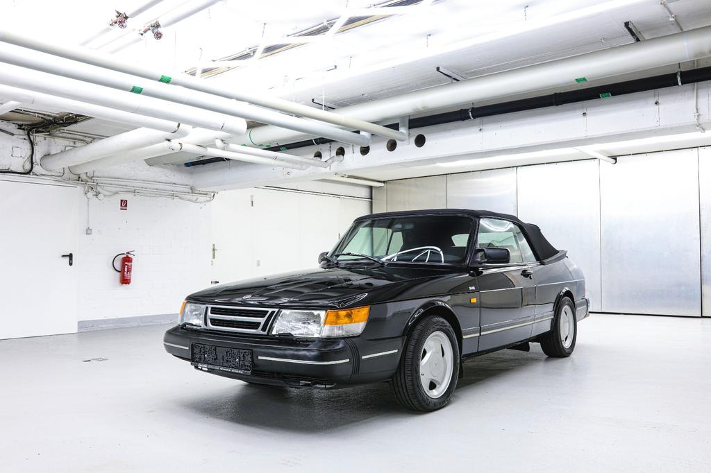 Saab 900