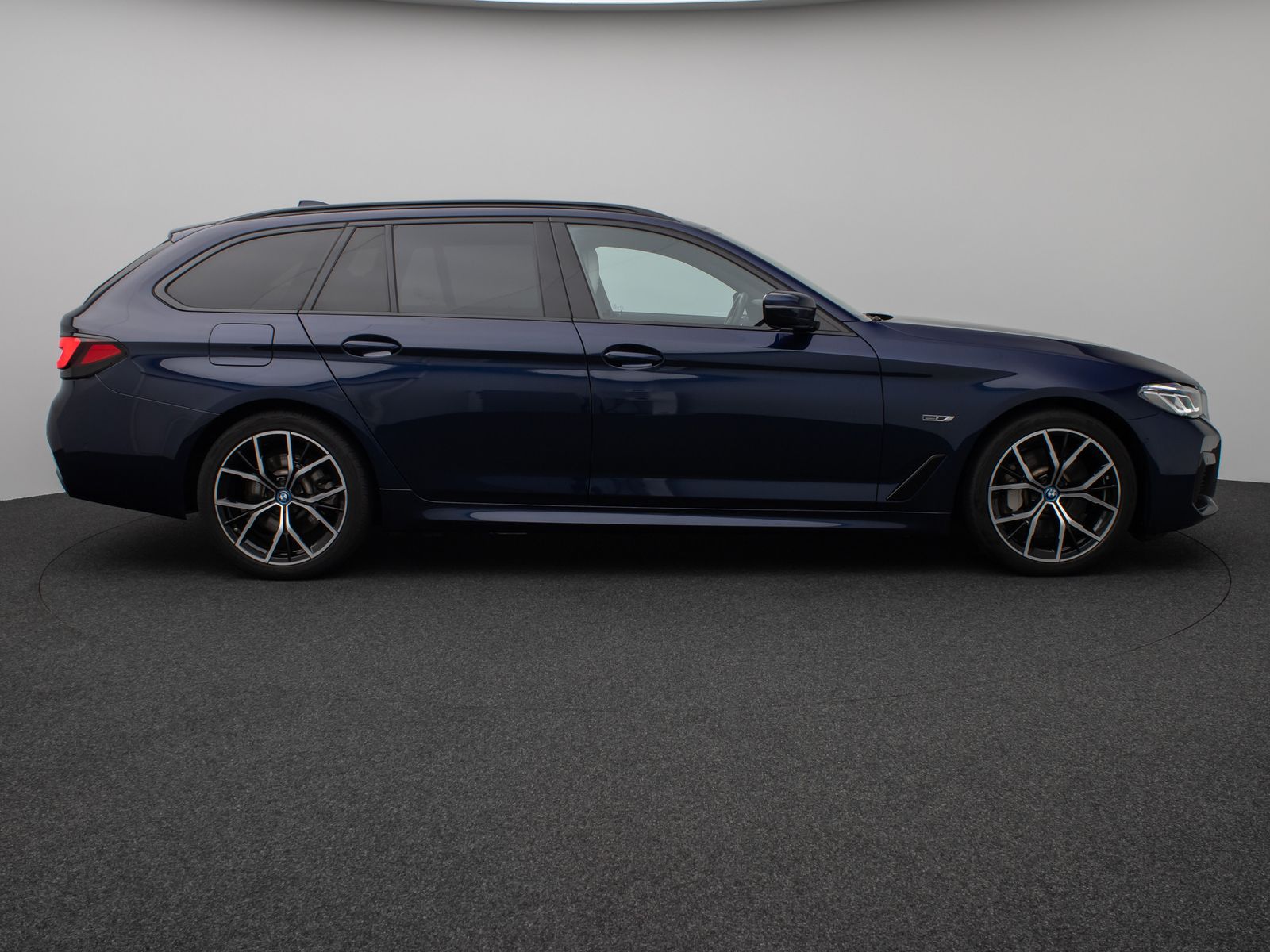 Fahrzeugabbildung BMW 530e xD M Sport Massage Laser HUD DAB Individual