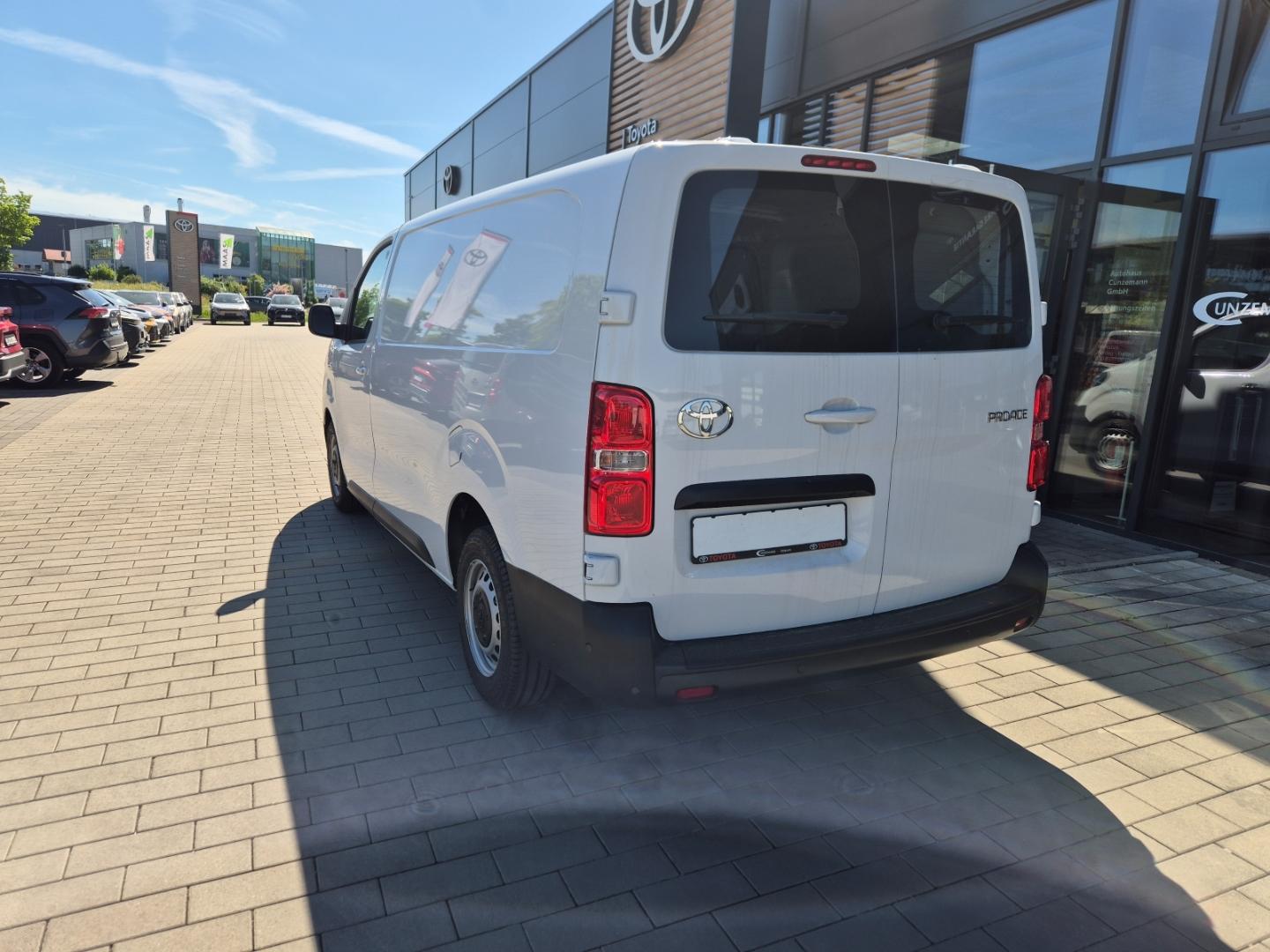 Toyota Proace 2.2 l Diesel Kasten L2 4-türig Select