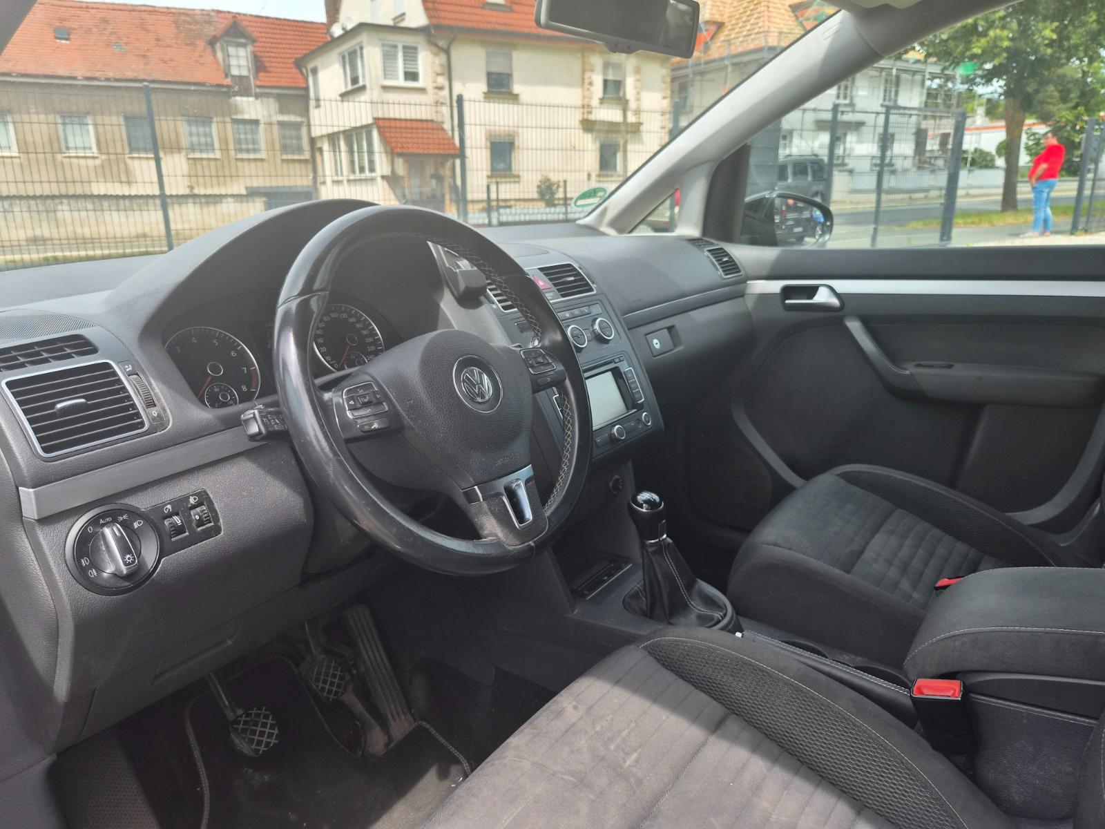 Volkswagen Touran 2014 — photo 11