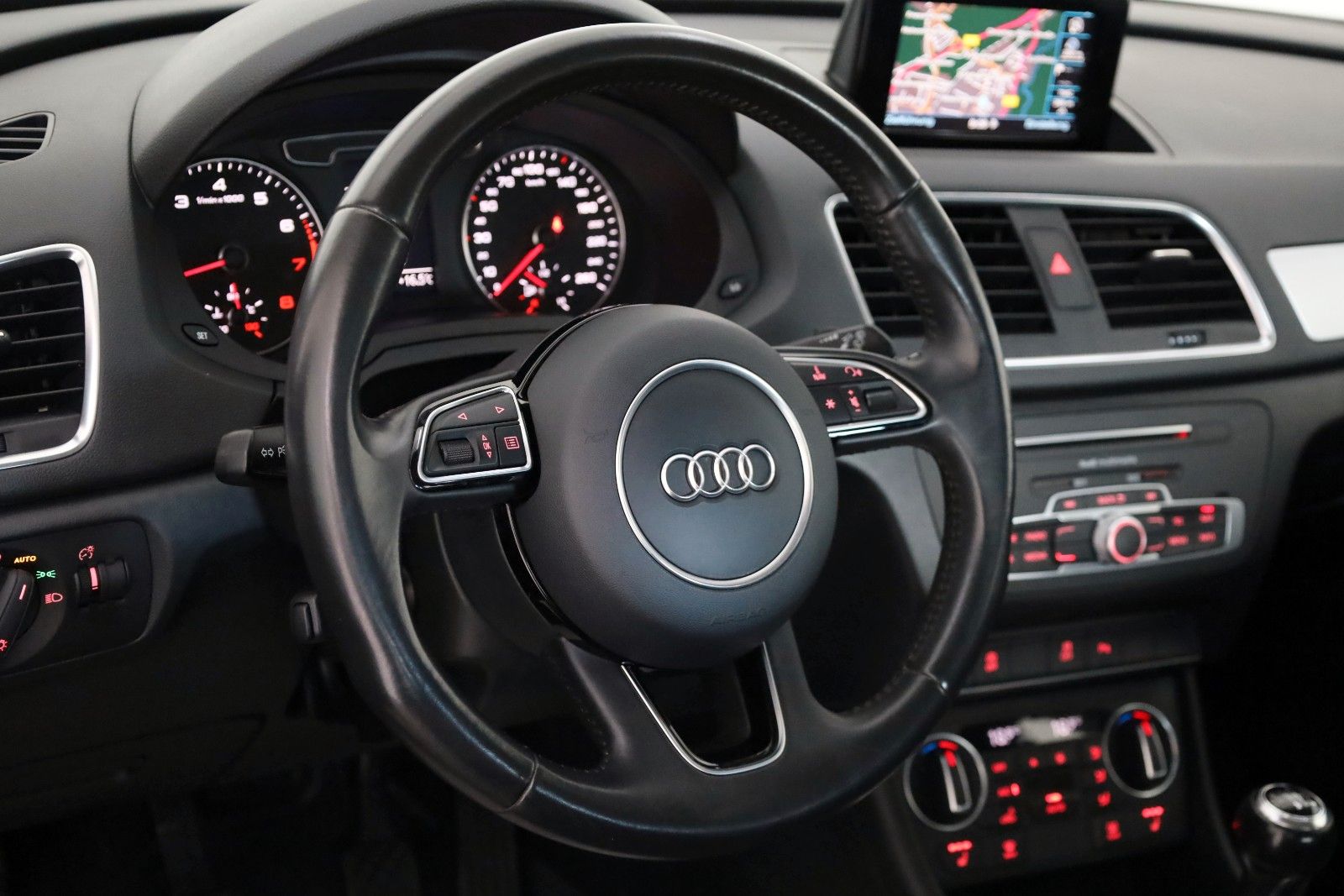 Fahrzeugabbildung Audi Q3 S Line, Navi,LED,Keyless,PDC,SH,AHK SR+WR