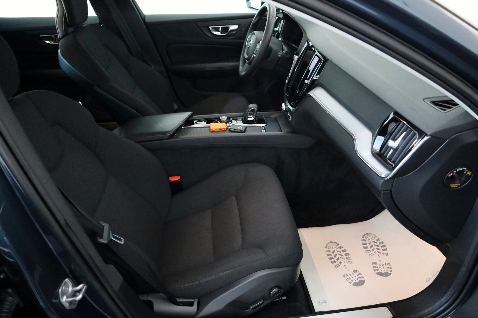 Fahrzeugabbildung Volvo V60 Kombi Momentum Pro Navi,LED,SH,360°,AppleCar