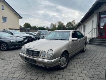 Mercedes E 230 - 2