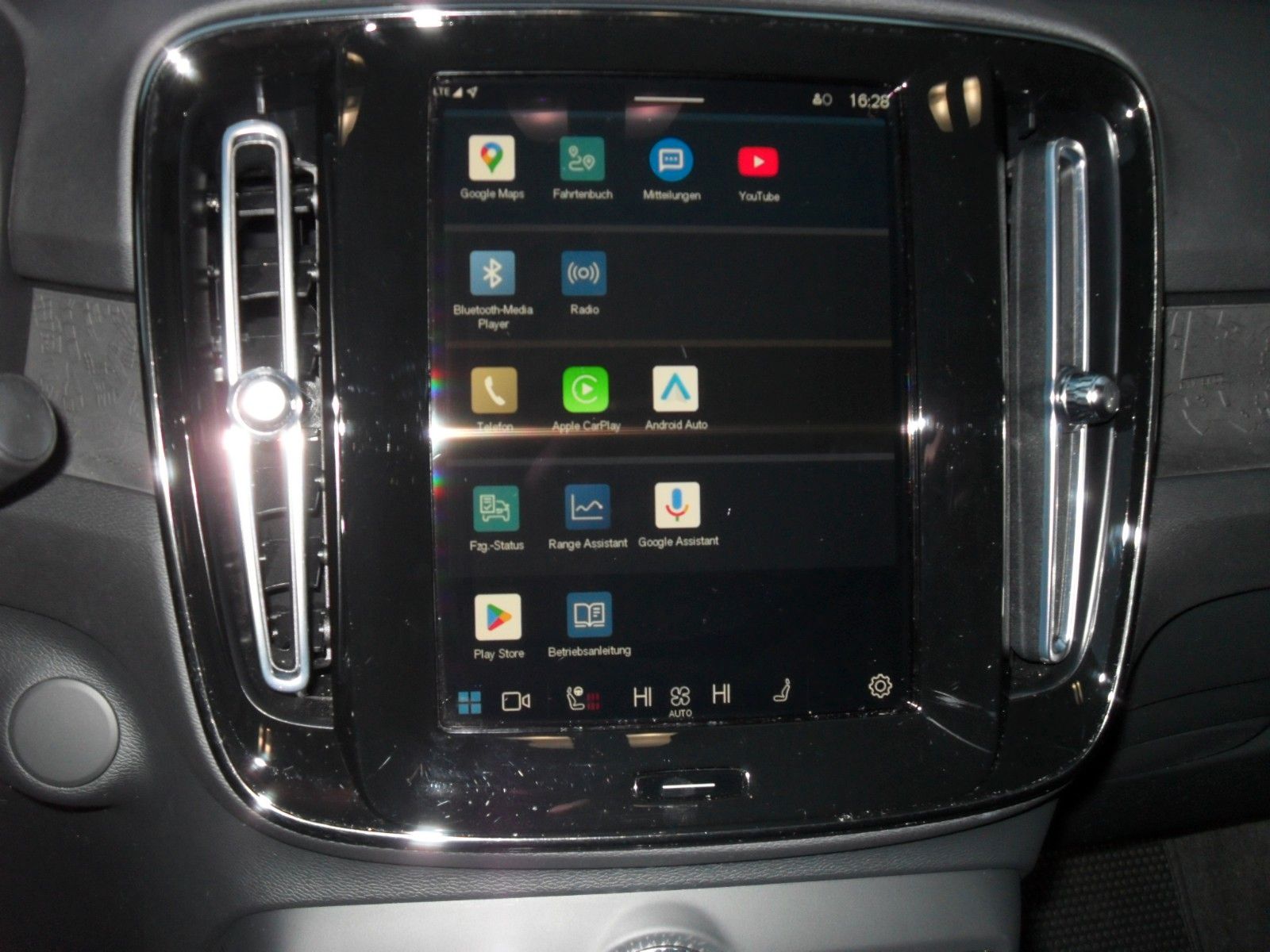 Fahrzeugabbildung Volvo C40 Core Recharge Pure Electric 2WD