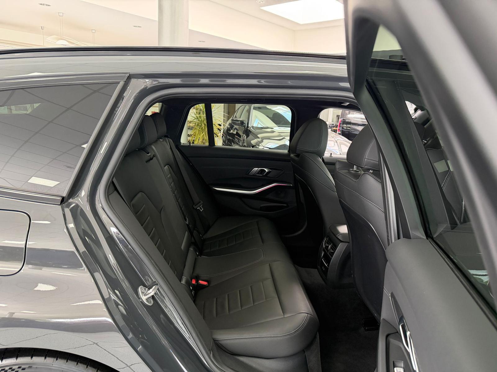 BMW M340i Touring xD*SHADOW*PANO*HUD*ACC*KEYL*360°