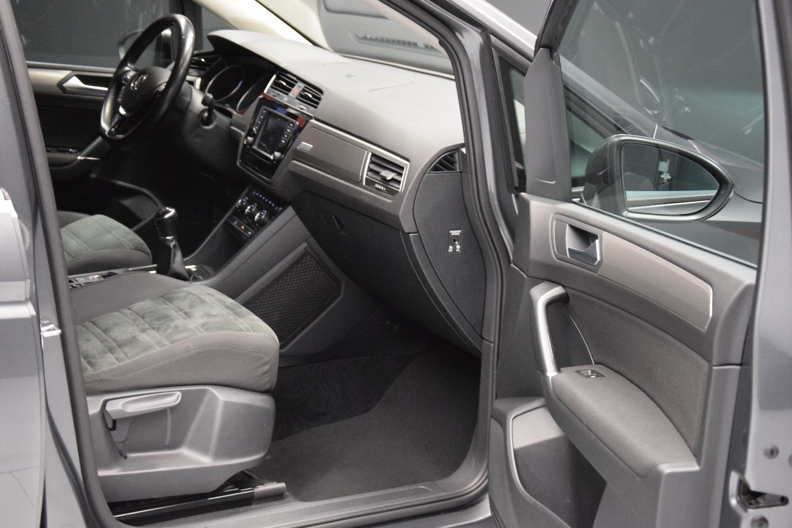 Fahrzeugabbildung Volkswagen Touran Comfortline 7-Sitzer Massage LED Kamera