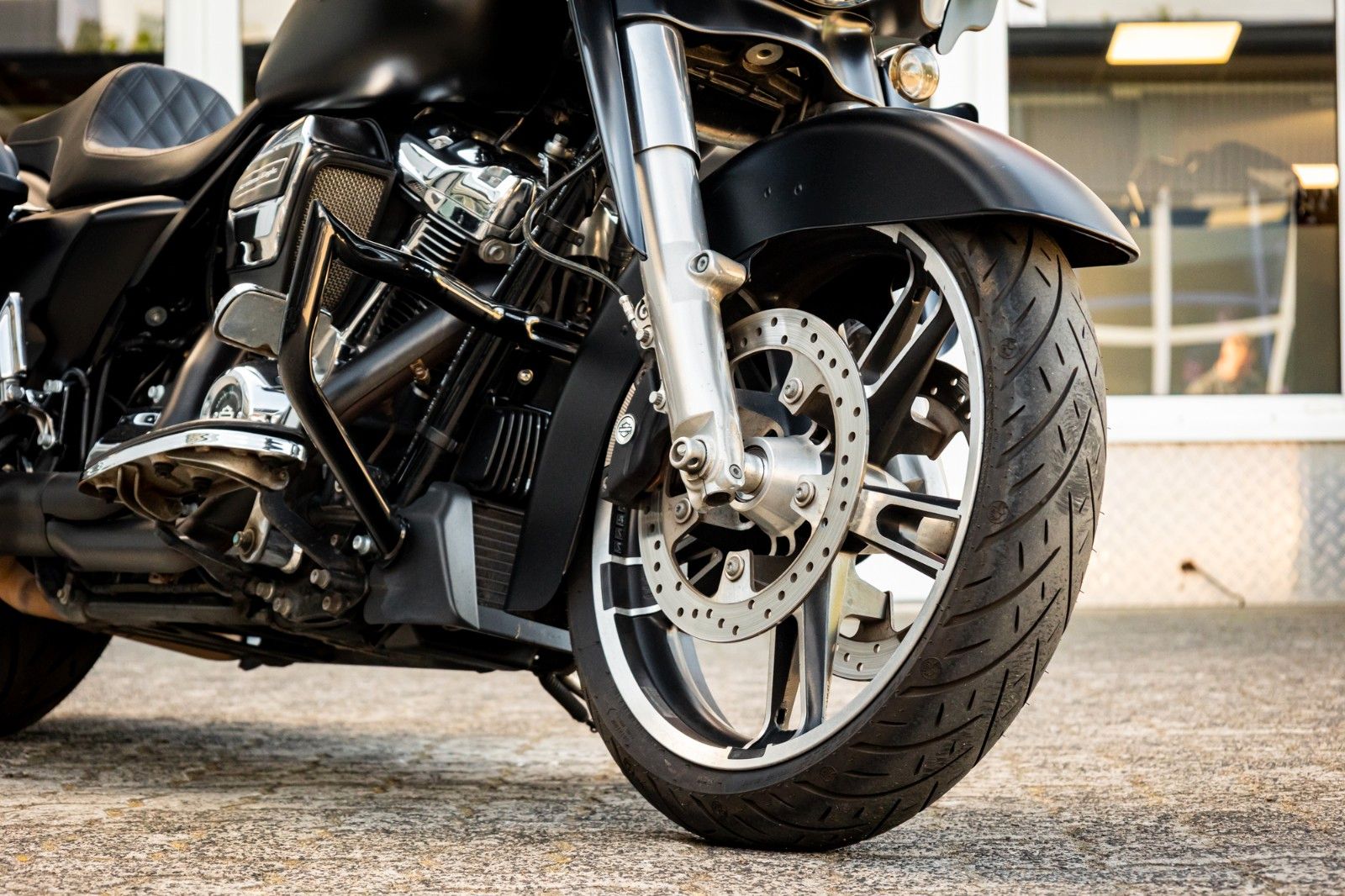 Fahrzeugabbildung Harley-Davidson STREET GLIDE SPECIAL FLHXS -APE - JEKILL&HYDE -