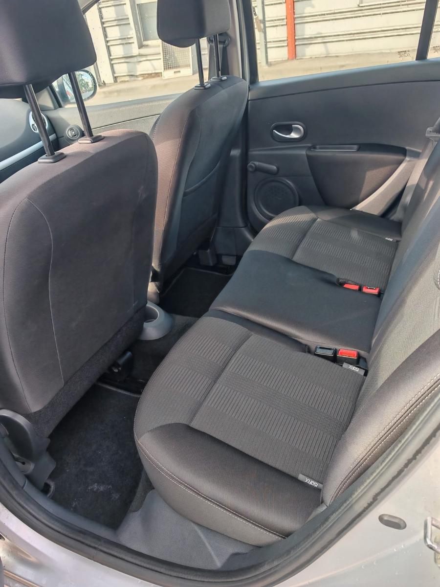 Renault Clio 2010 — photo 12