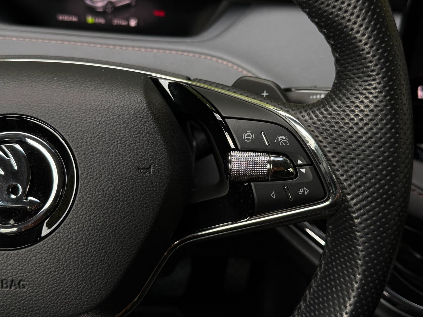 Fahrzeugabbildung SKODA Enyaq 80 x Suite CCS+MATRIX+KAM+AHK+LEDER+SPORT