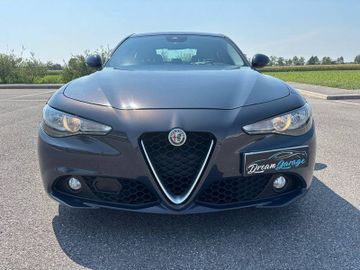 Alfa-Romeo Giulia - 2