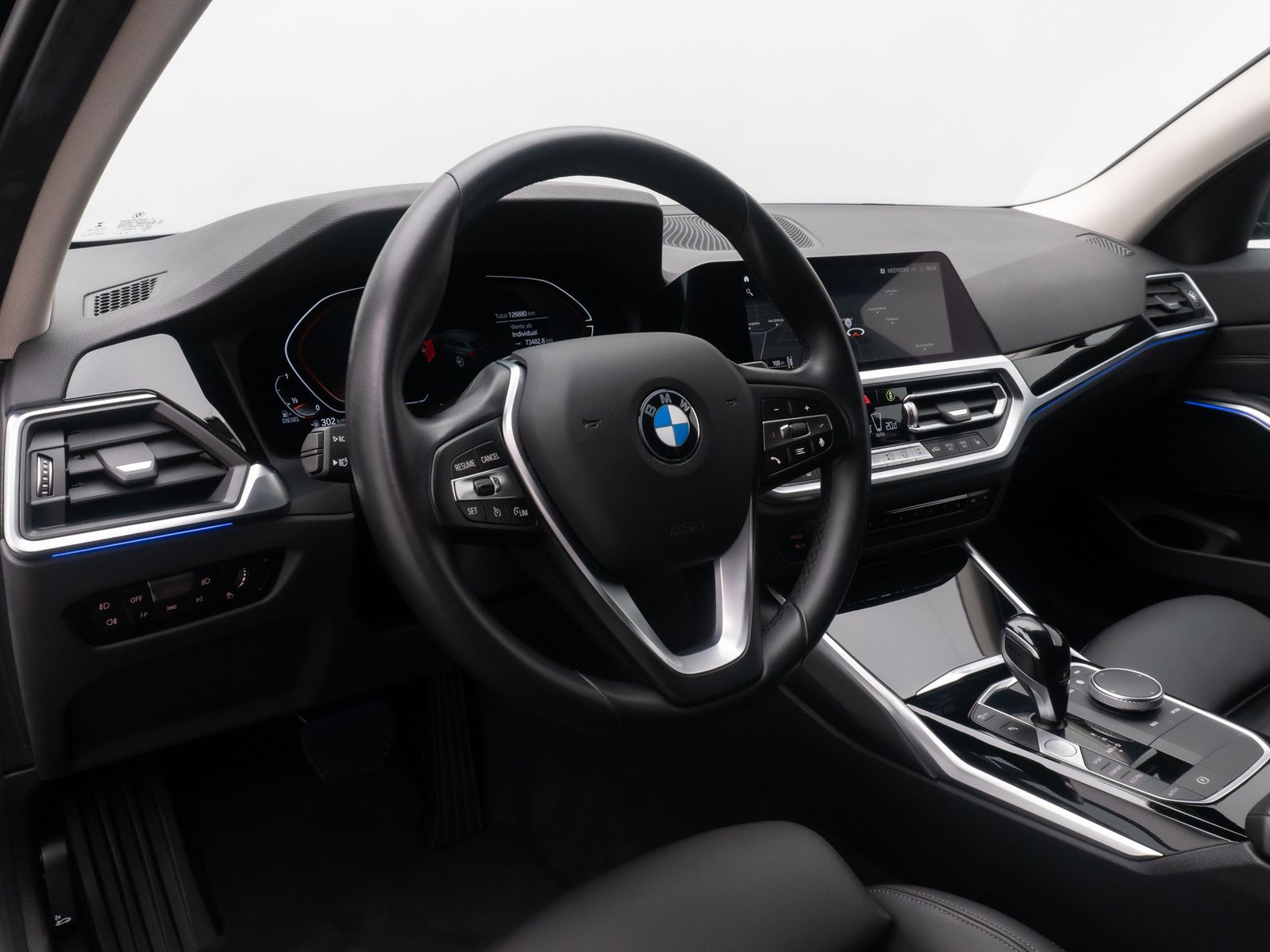 Fahrzeugabbildung BMW 320d Sport Line DAB Alarm PDC GeschwindigReg 17"