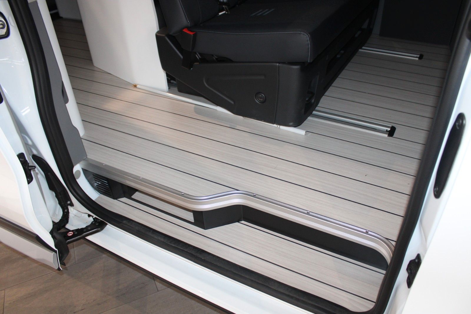 Fahrzeugabbildung Ford NUGGET L2 Active 40 JAHRE EDITION Aufstelldach