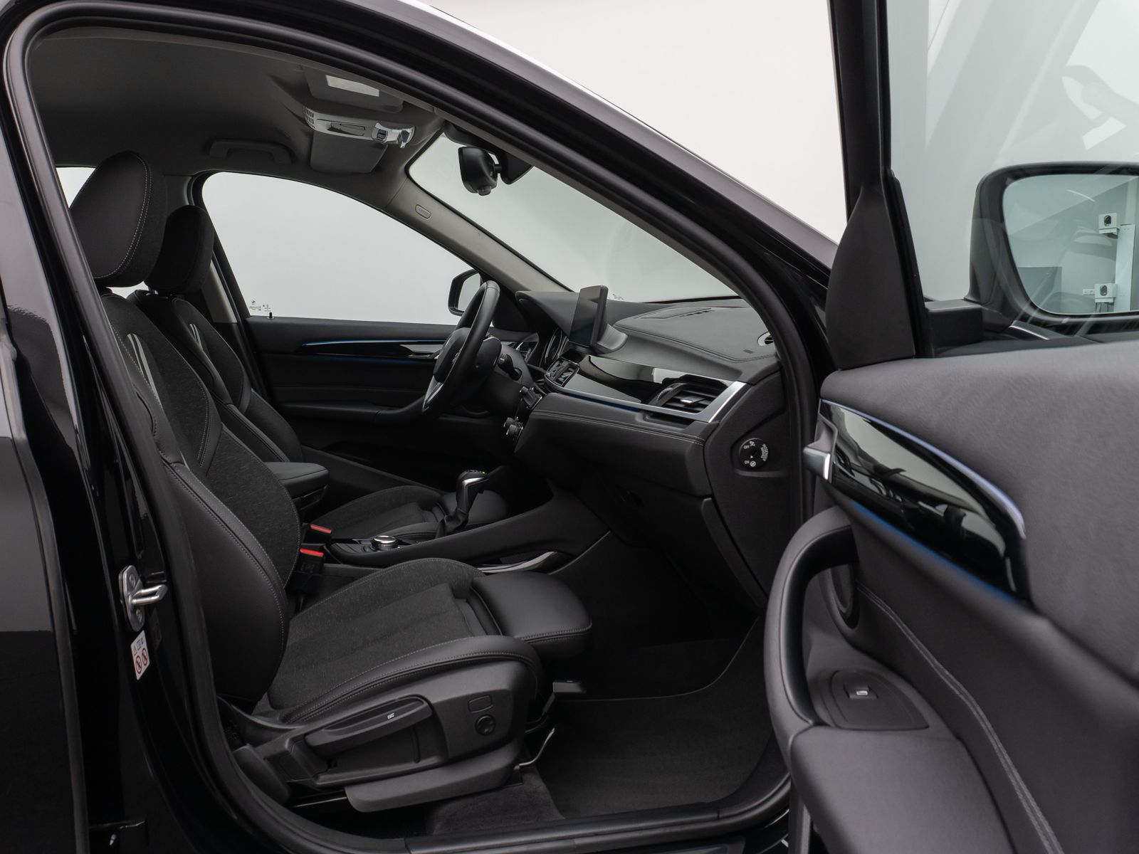 Fahrzeugabbildung BMW X1 xD25e Sport Line Kamera HUD DAB HiFi Komfort