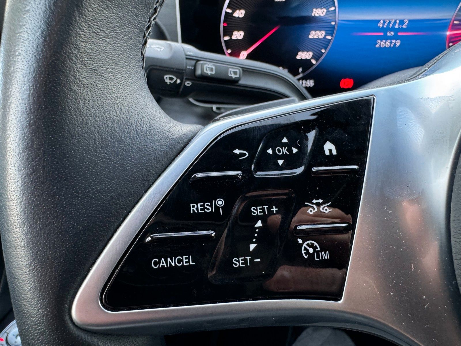 Fahrzeugabbildung Mercedes-Benz V 300 d 4MATIC AVA AMG AIRMATIC AHK DISTRONIC