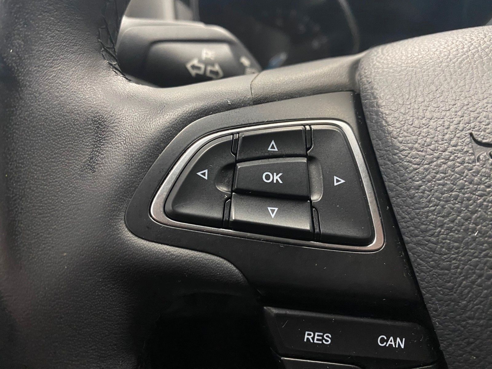 Fahrzeugabbildung Ford Focus 1.0 EcoBoost Business Turnier+NAVI+PDC+ALU