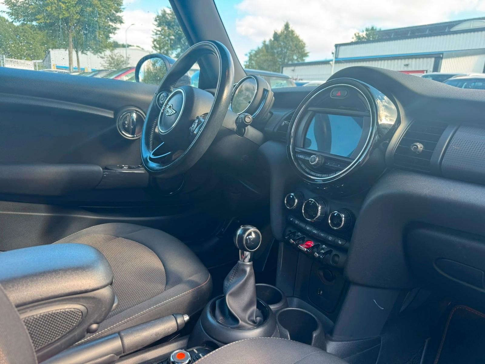 MINI COOPER SITZH°PDC°KLIMATR°PANO°TEMPOM°ALU°SH VOLL