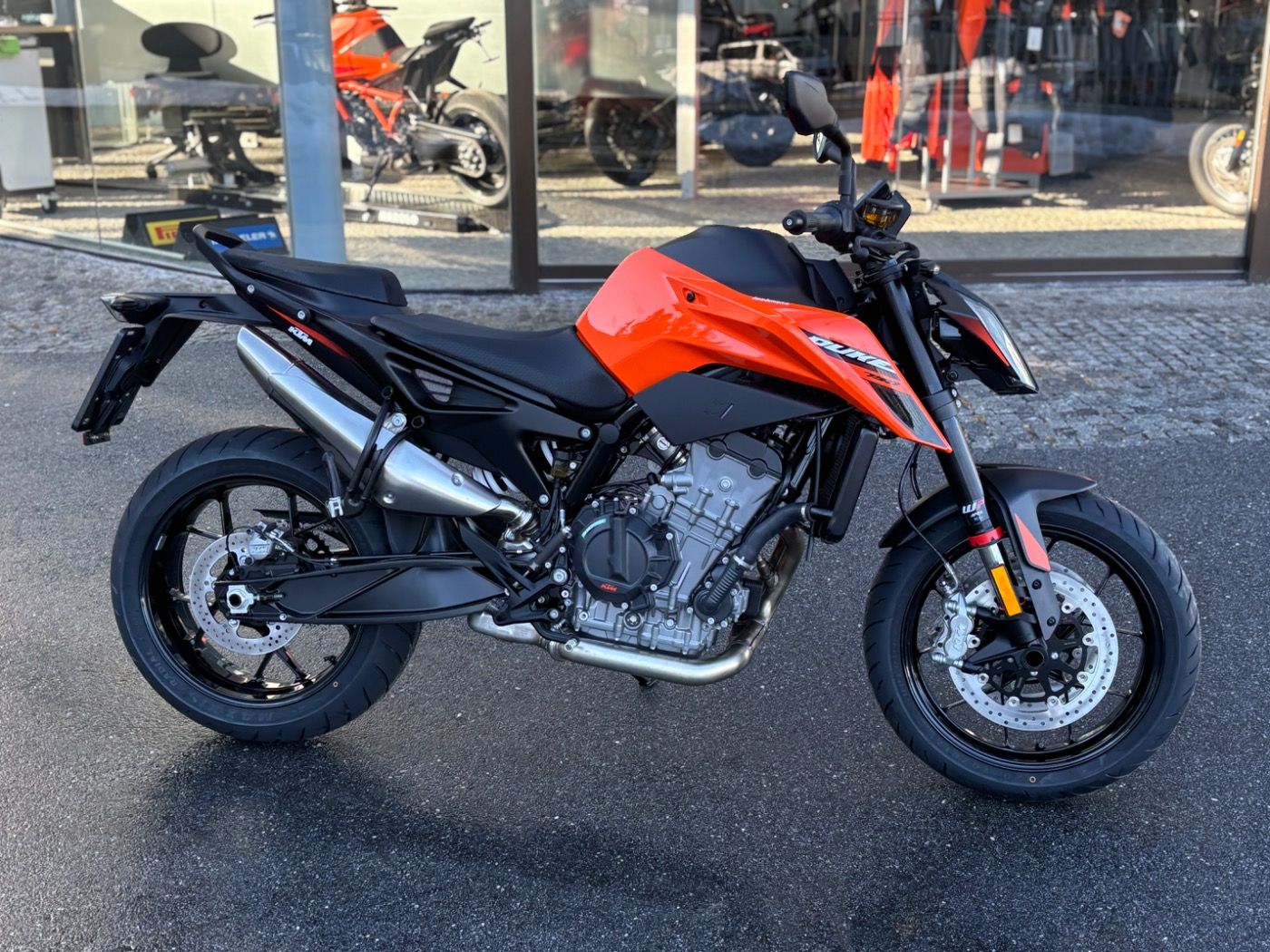 Fahrzeugabbildung KTM 790 Duke Modell 2026 mitTech Pack auch in Schwar