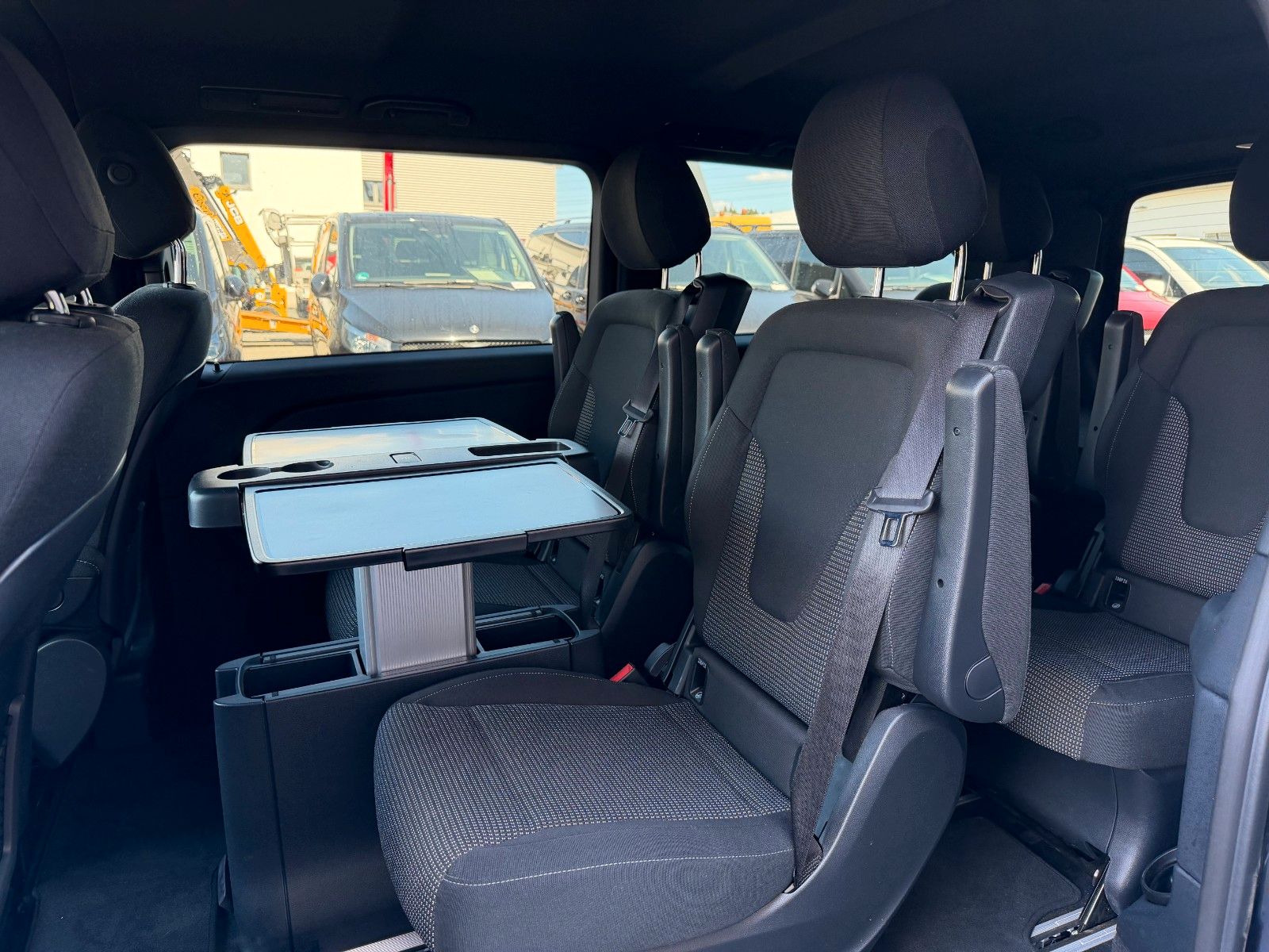 Fahrzeugabbildung Mercedes-Benz V 250 d STYLE Tisch AHK2,5 DISTRONIC Stdh AIRMAT