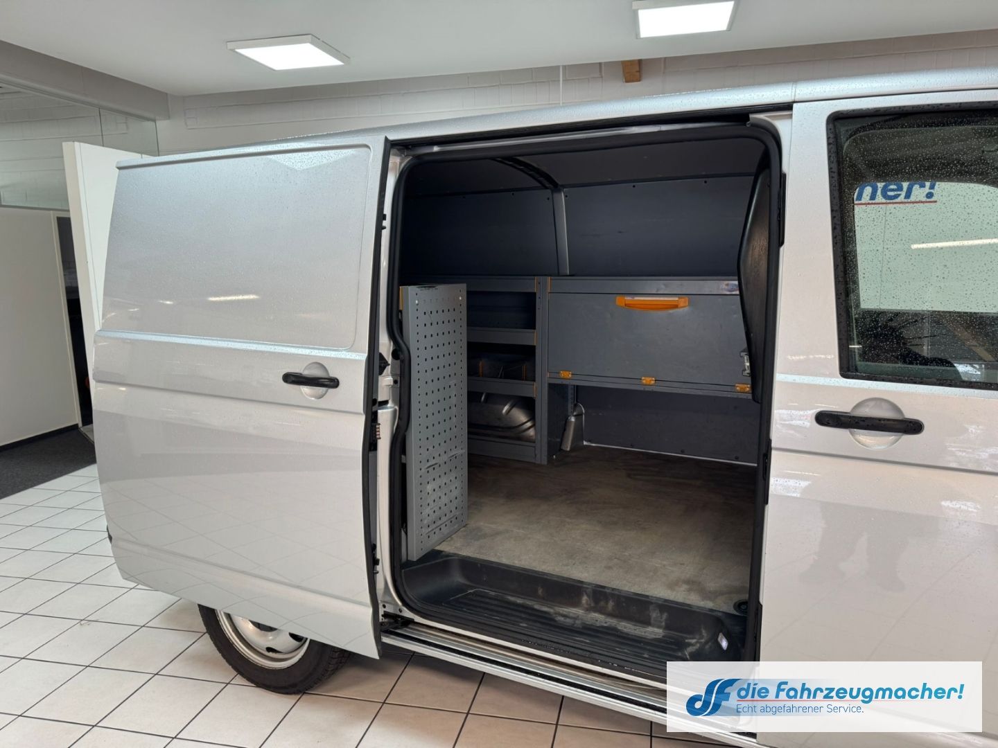 Fahrzeugabbildung Volkswagen Transporter T6.1 Kasten FWD Navi LED *EXPORT