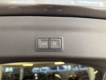 Fotografie des Audi A6 Avant 50 TFSI e quattro Sport/220KW Systemle