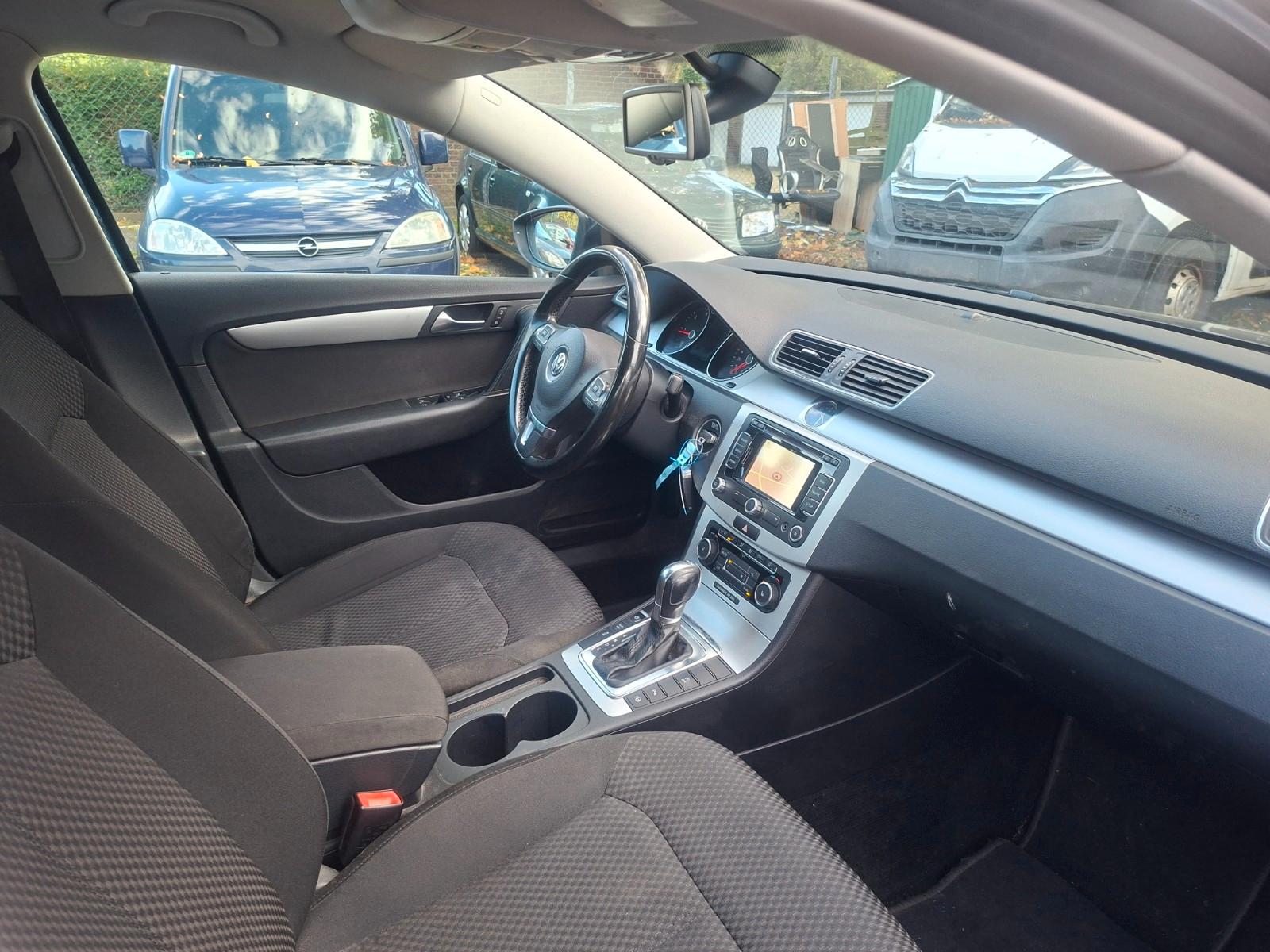 Volkswagen Passat 2011 — photo 15