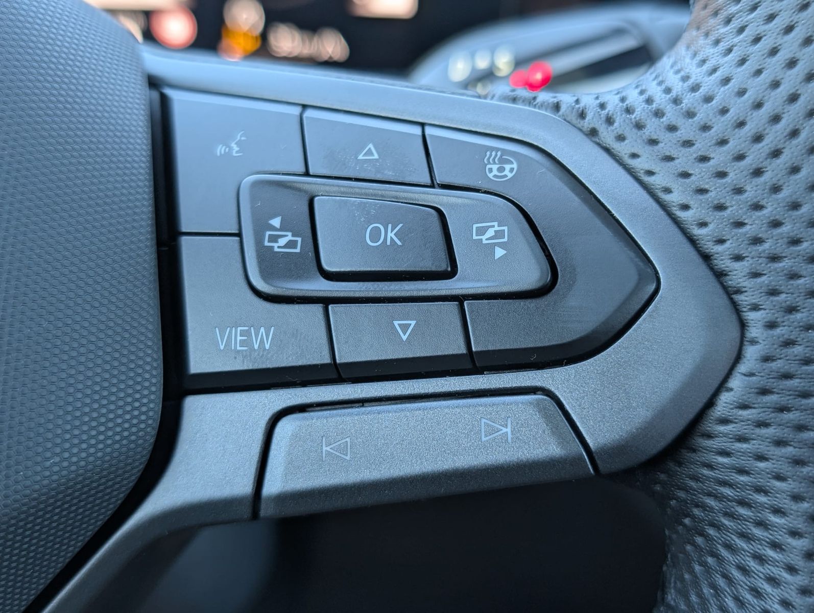 Fahrzeugabbildung Volkswagen Tayron 2.0TDI 4M R-Line 7Si*MATRIX*AHK*PANO*H&K