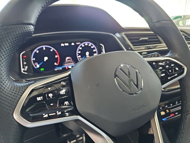 Fahrzeugabbildung Volkswagen Tiguan Allspace 2.0 TDI 4M DSG R-Line PANO MATRI