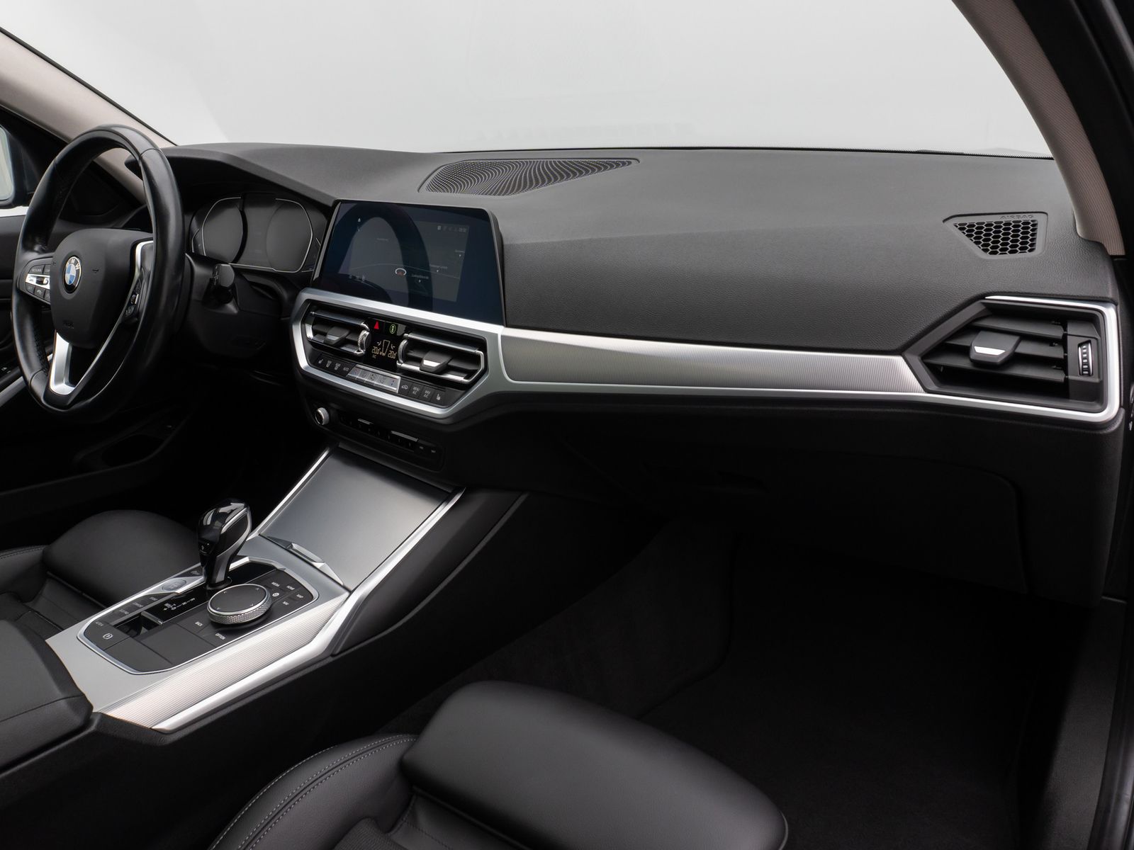 Fahrzeugabbildung BMW 330d xD Panorama DAB HiFi Stop&Go PDC AHK Sport