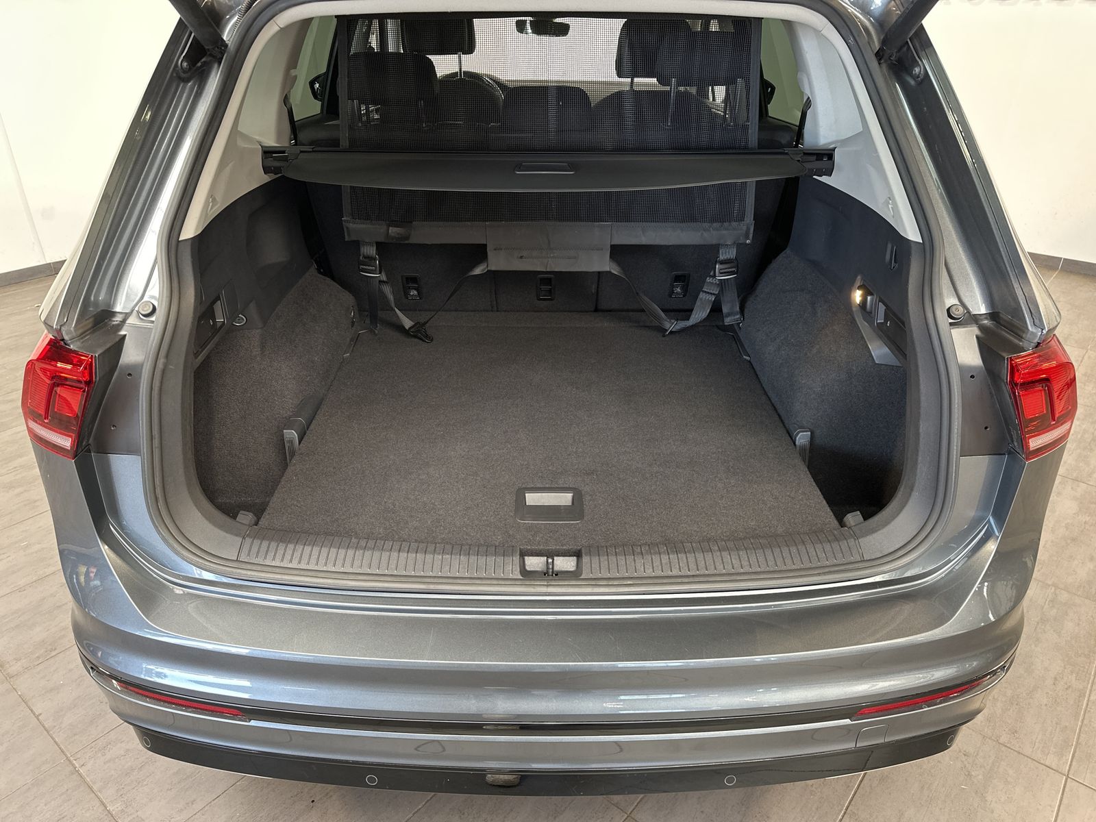 Fahrzeugabbildung Volkswagen Tiguan Allspace 2.0 TDI DSG R-Line Black NAV+ACC