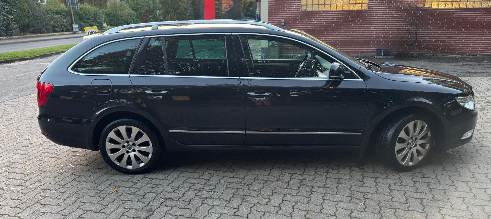 Skoda Superb 2012 — салон