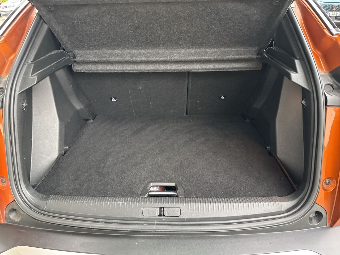 Fahrzeugabbildung Peugeot 2008 e- GT Navi Digitales Cockpit LED Apple CarP