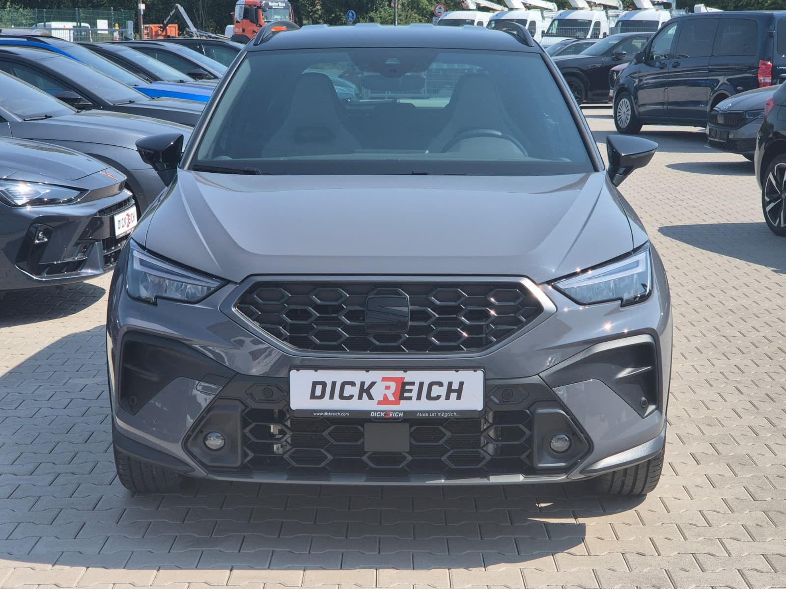 Fahrzeugabbildung SEAT Arona 1.5 TSI DSG FR Black Edition*LED*ACC*AHK*