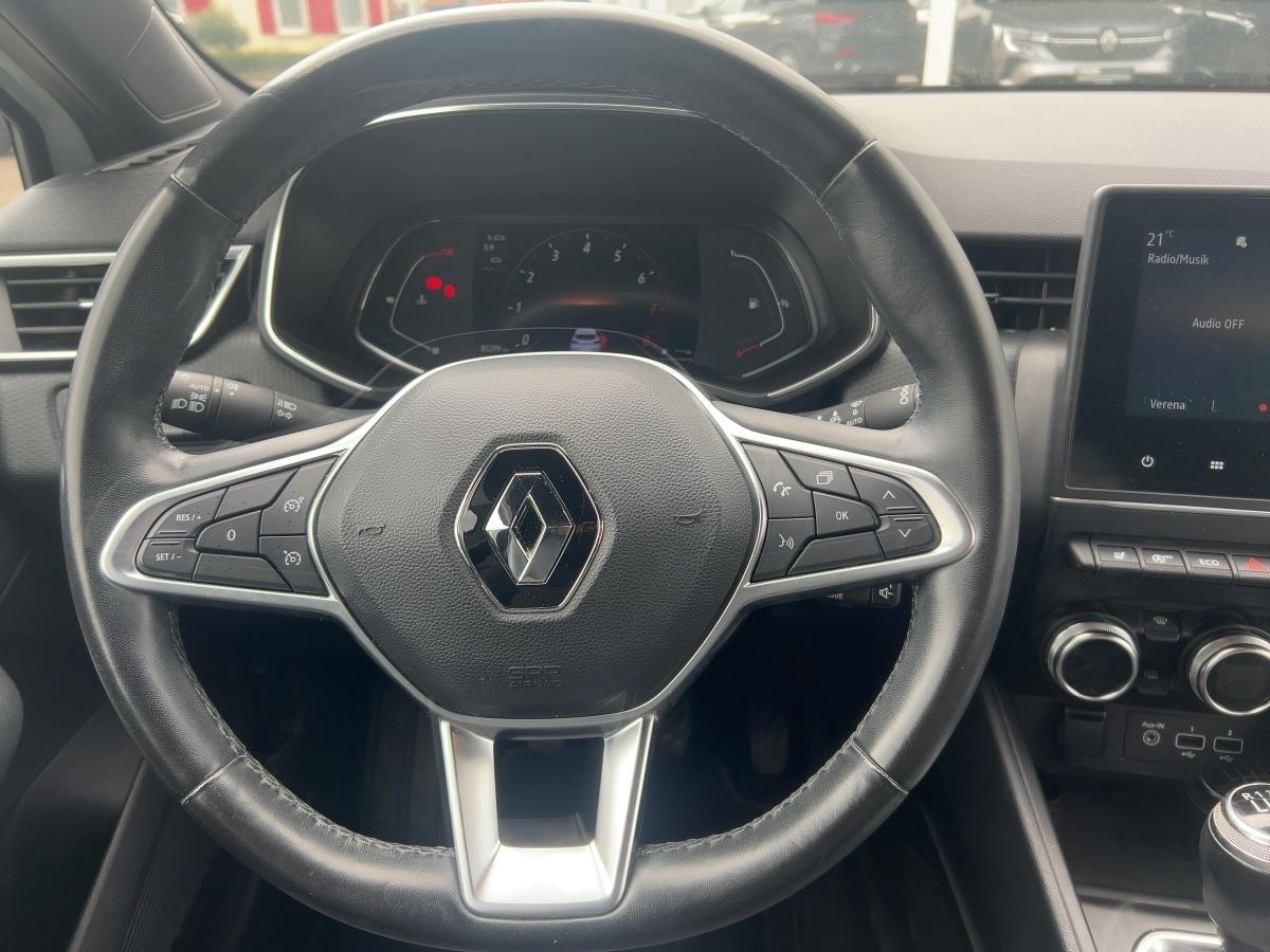 Fahrzeugabbildung Renault Clio TCe 140 Intens Navi Kamera SHZ - mit KI generiert/bearbeitet
