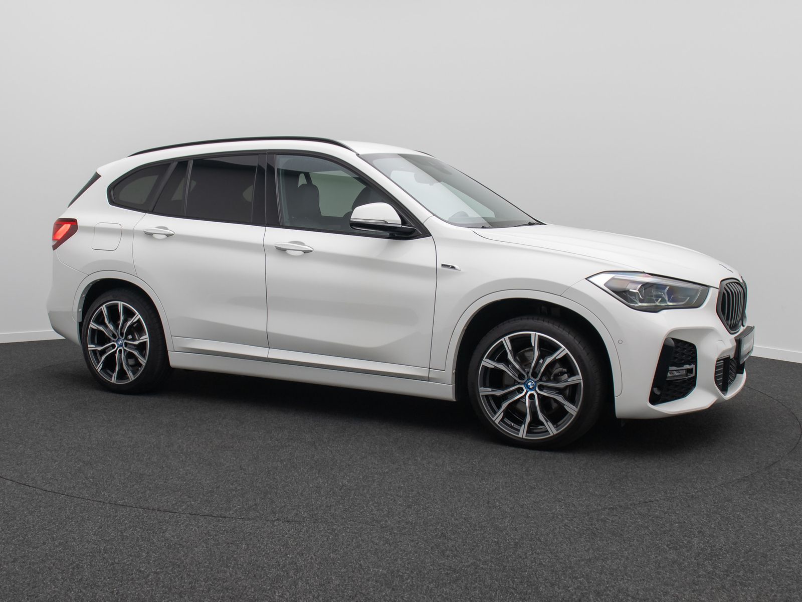 Fahrzeugabbildung BMW X1 xD25e M Sport Kamera HUD DAB H/K Komfort 19"