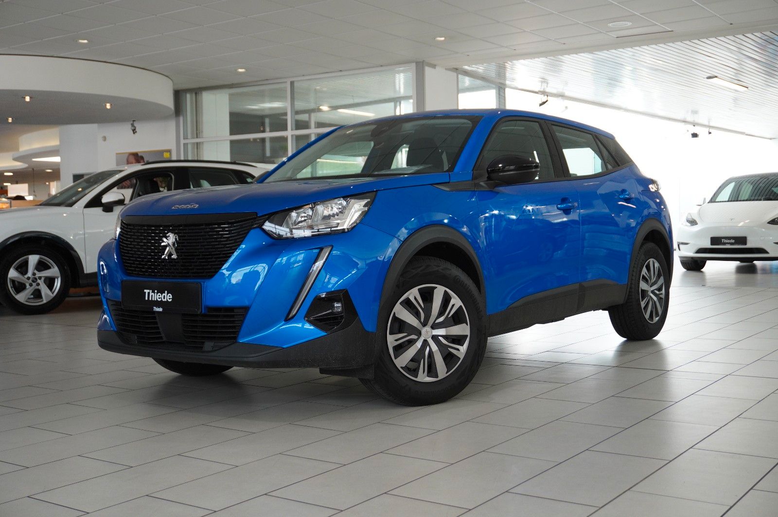 Fahrzeugabbildung Peugeot 2008 1.2 PURETECH NAVI/SHZ/KAMERA/TEMP/DAB+