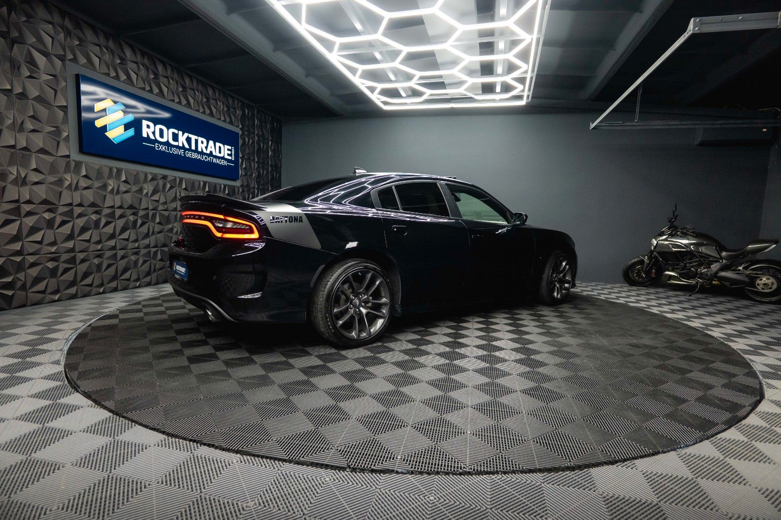 Fahrzeugabbildung Dodge Charger 5.7 V8 HEMI R/T DAYTONA Performance