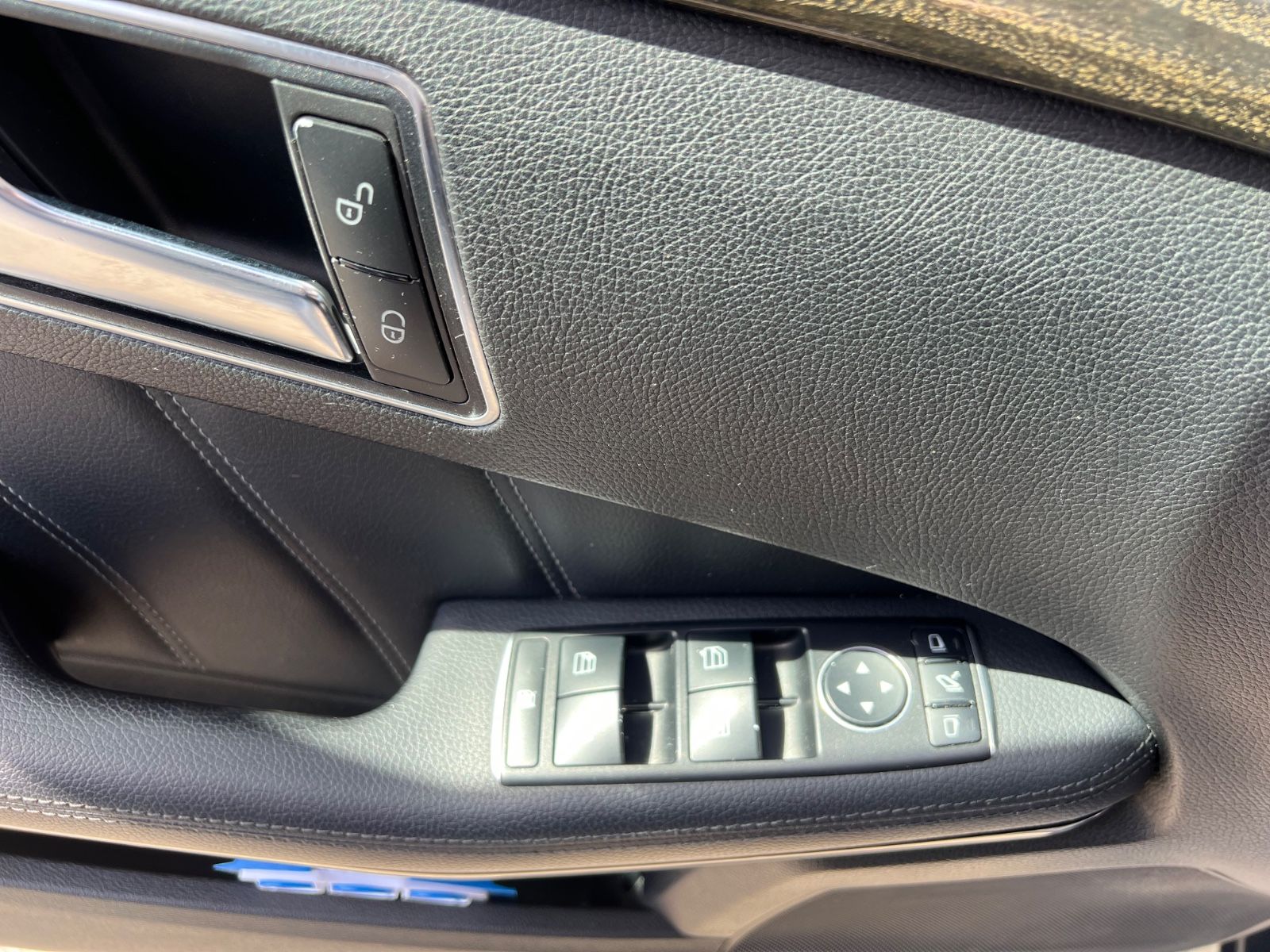 Fahrzeugabbildung Mercedes-Benz E 350 E T-Modell E 350 BlueTec 4Matic