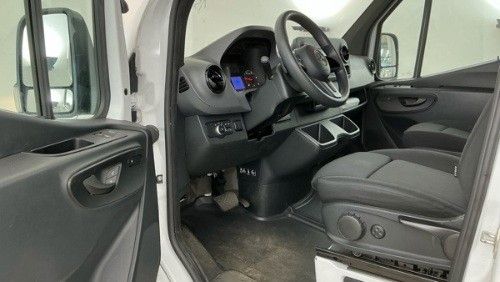 Fahrzeugabbildung Mercedes-Benz Sprinter 215 CDI 9G DoKa Klima AHK