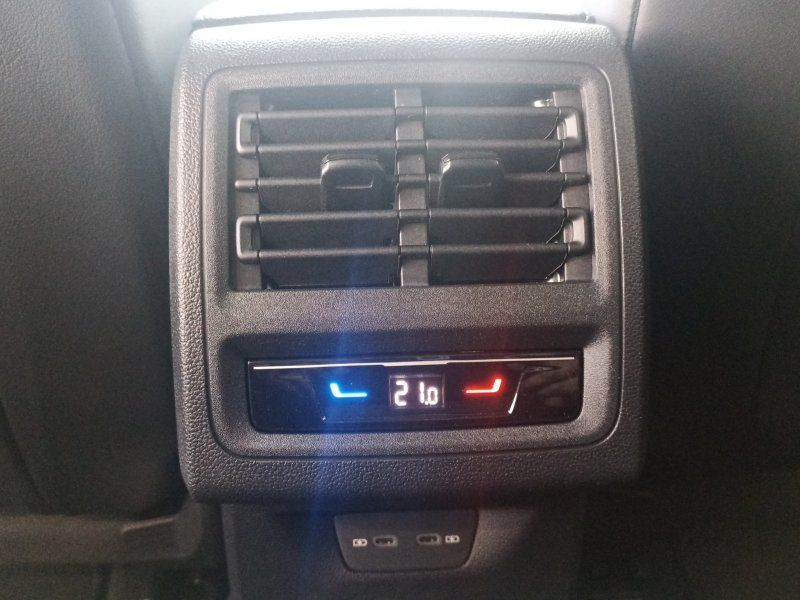 Fahrzeugansicht 17 Fahrzeugabbildung Volkswagen Golf Var. VIII 1.5 eTSI DSG Style AHK+NAVI+KAMER