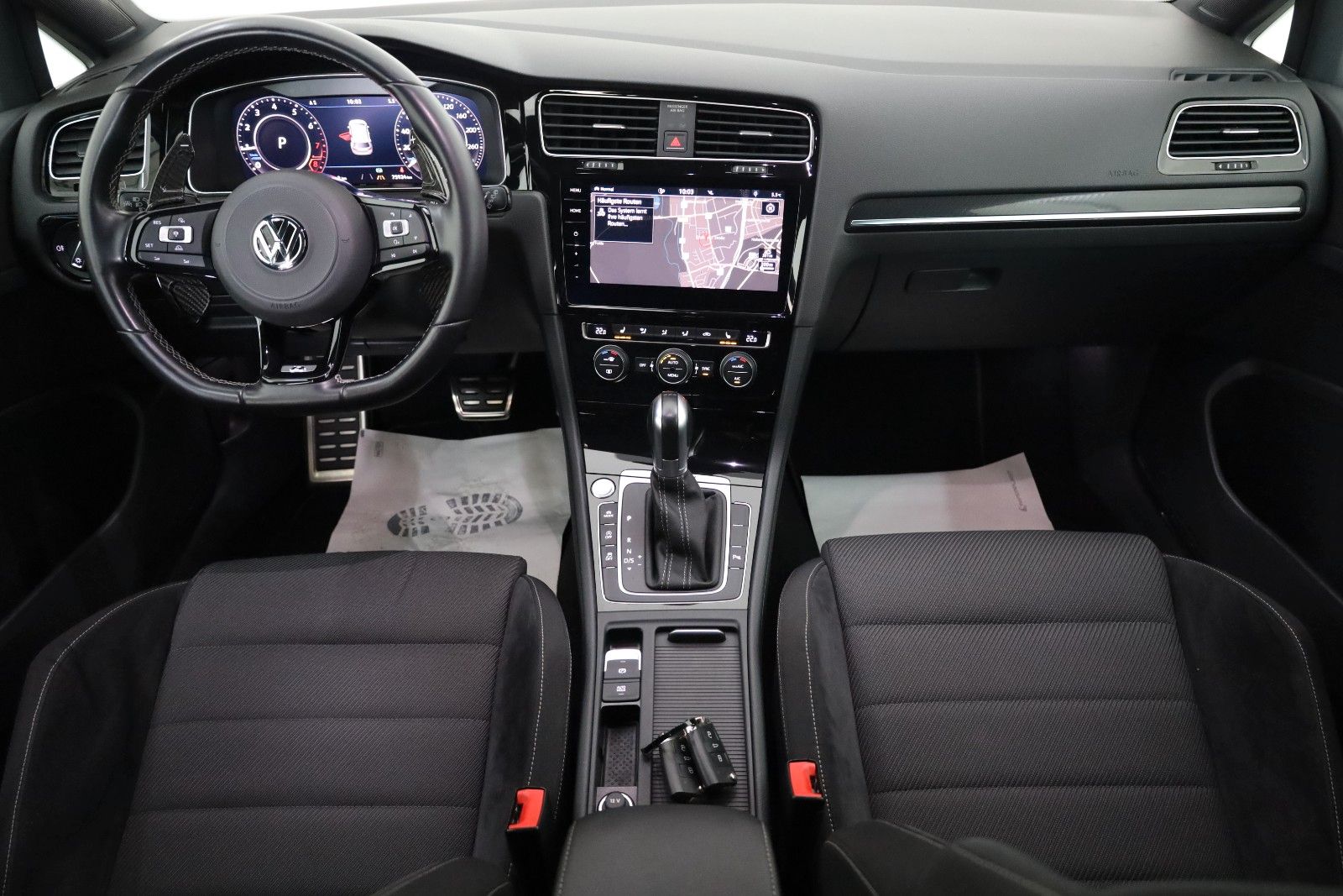 Fahrzeugabbildung Volkswagen Golf VII Lim. R 4M Navi,LED,PDC,Kamera,SH,SR+WR