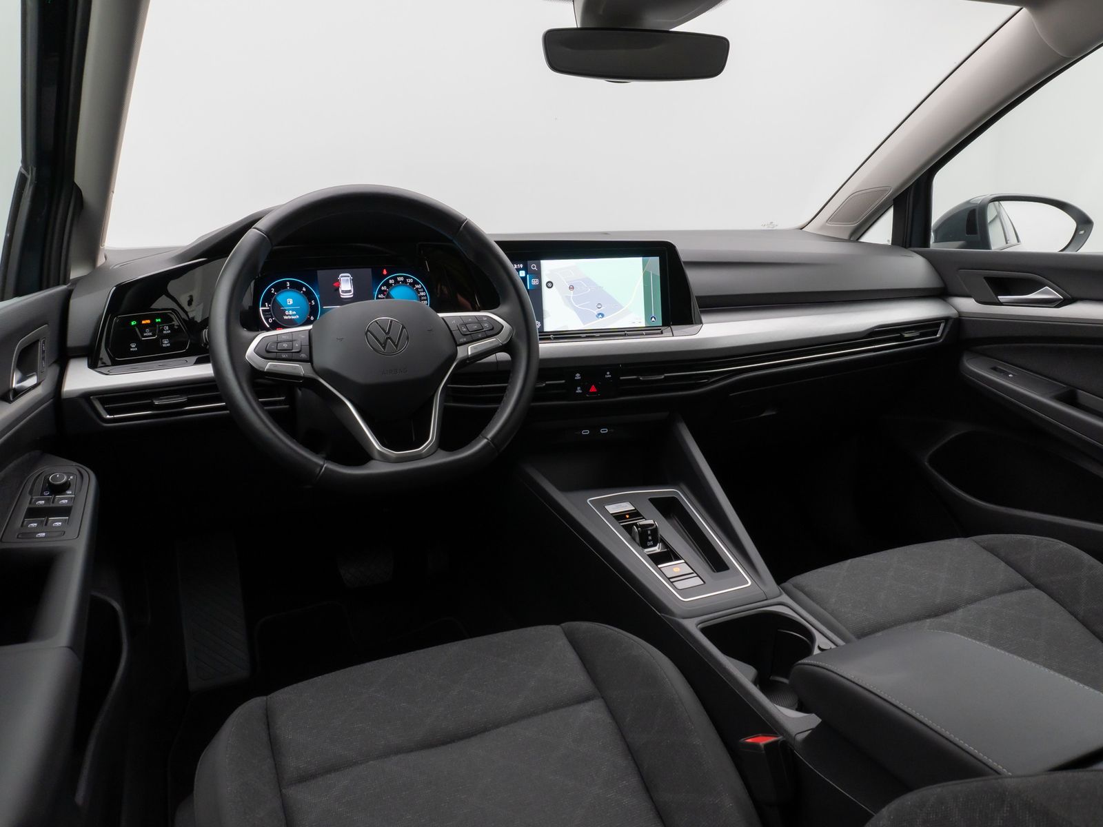 Fahrzeugabbildung Volkswagen Golf VIII Life 2.0 TDI SCR DSG HUD Kamera Lnkrhz