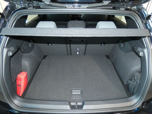 Golf 1.5 TSI R-Line AHK ACC SHZ APP CONNECT LED