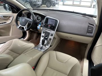 Fahrzeugabbildung Volvo XC60 D5 AWD Summum Kamera Navi BiXenon Leder