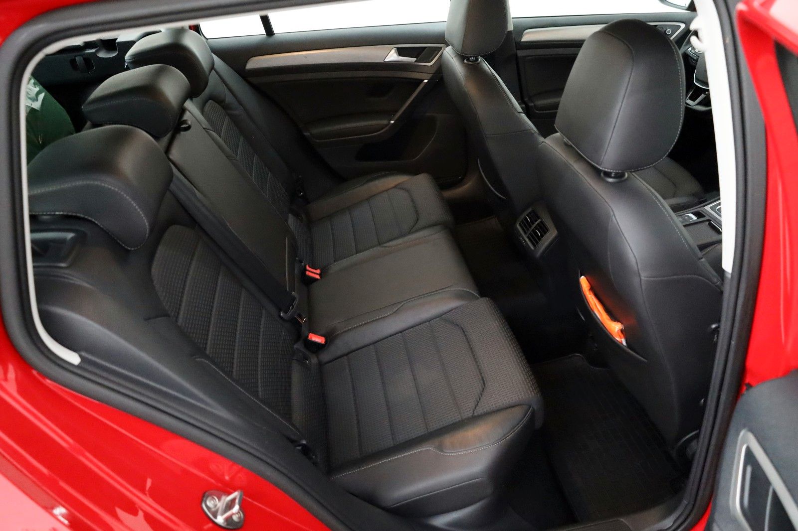 Fahrzeugabbildung Volkswagen Golf VII Variant Comfortline T.Leder,Navi,Xenon