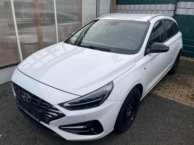Hyundai i30 Kombi Automatik 120 PS Midlhybrid Navi LED D