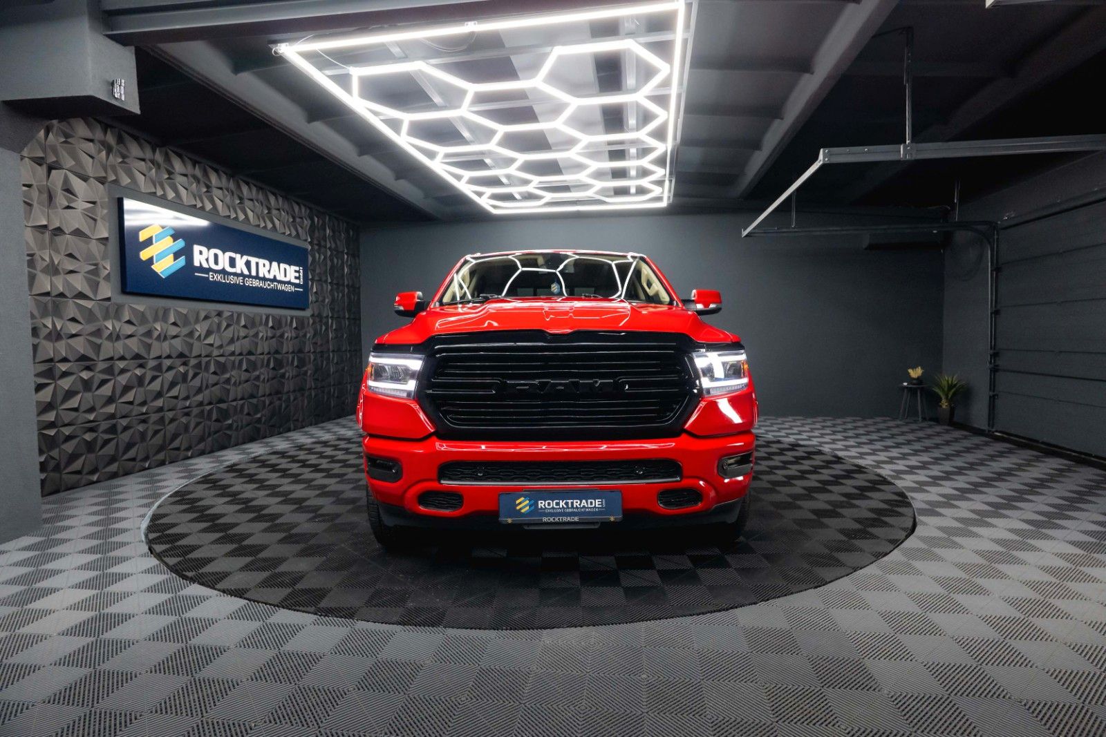 Fahrzeugabbildung Dodge RAM 5.7 V8 HEMI 4x4 LPG BRC Offroad Night-Paket