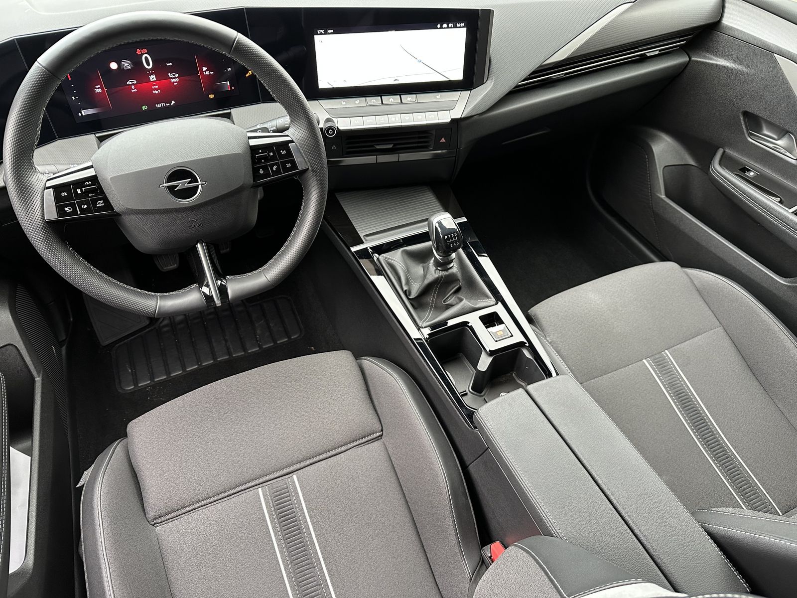 Fahrzeugabbildung Opel Astra SpT 1.2 Turbo GS NAV+LED+360°+VCOCKPIT+1HD