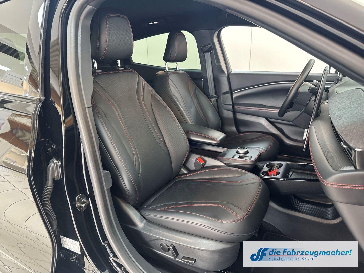 Fahrzeugabbildung Ford Mustang MACH-E Premium AWD Navi Digitales Cockpi