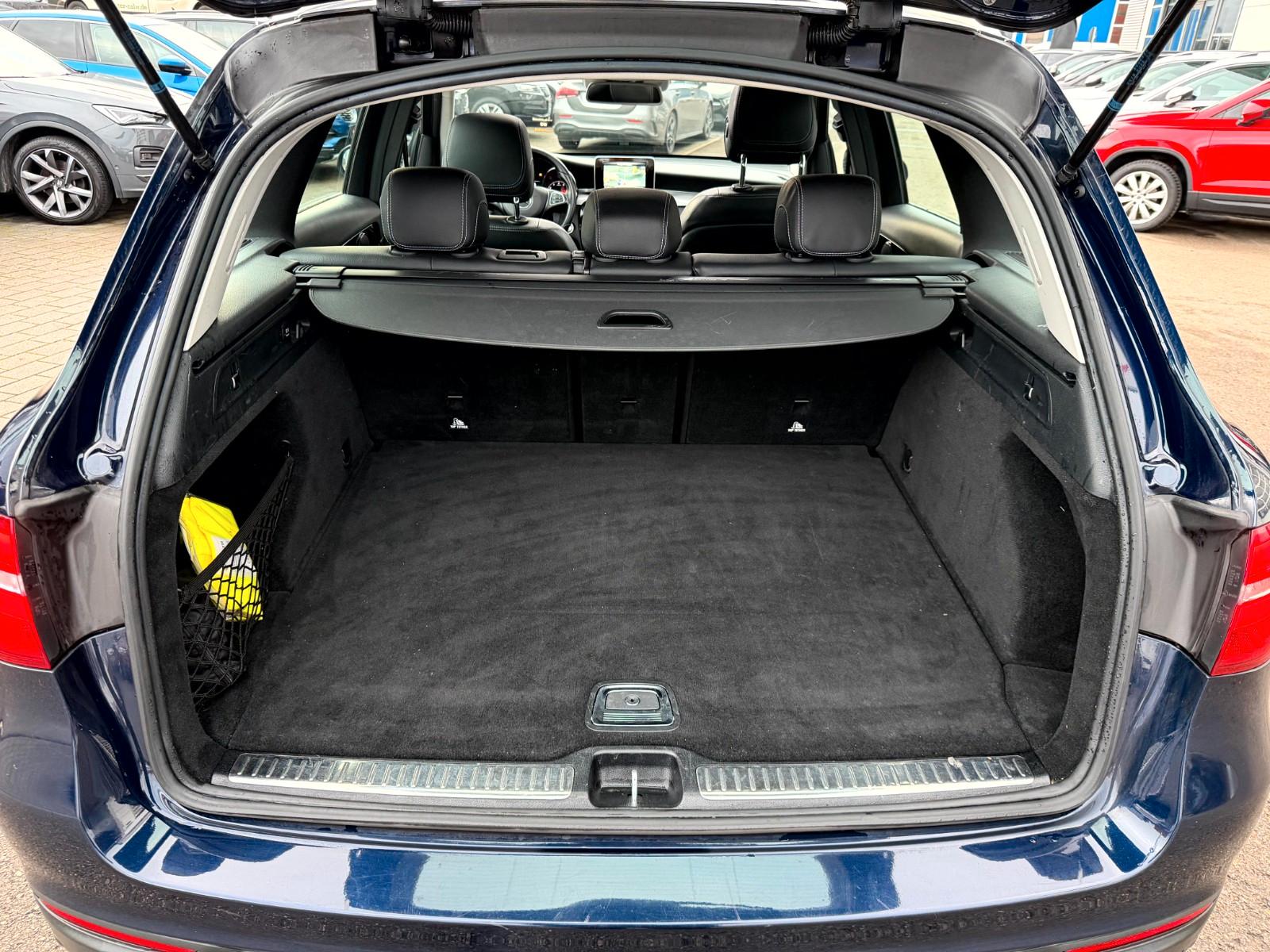 Mercedes-Benz GLC 300 4Matic Exclusive Pano_LED_Navi_HeadUp