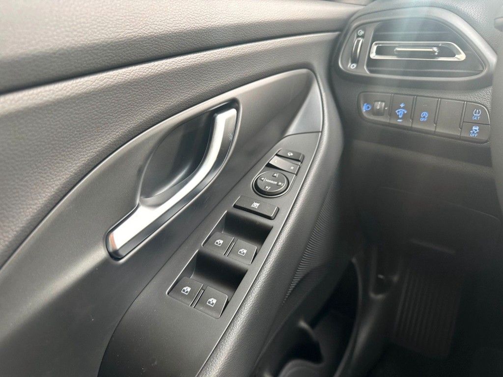 Fahrzeugabbildung Hyundai i30 Advantage 1.0 T-GDI SH/PDC